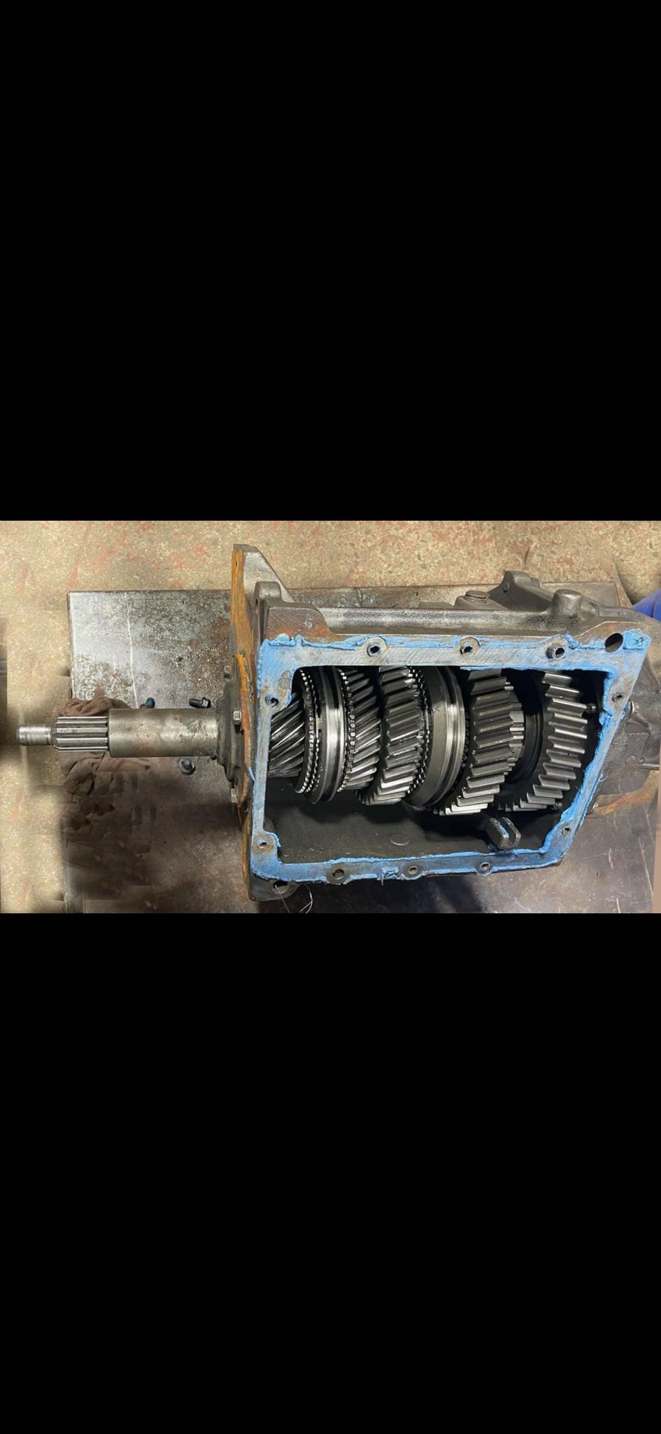 Manual gearbox assembly with exposed shafts and forks